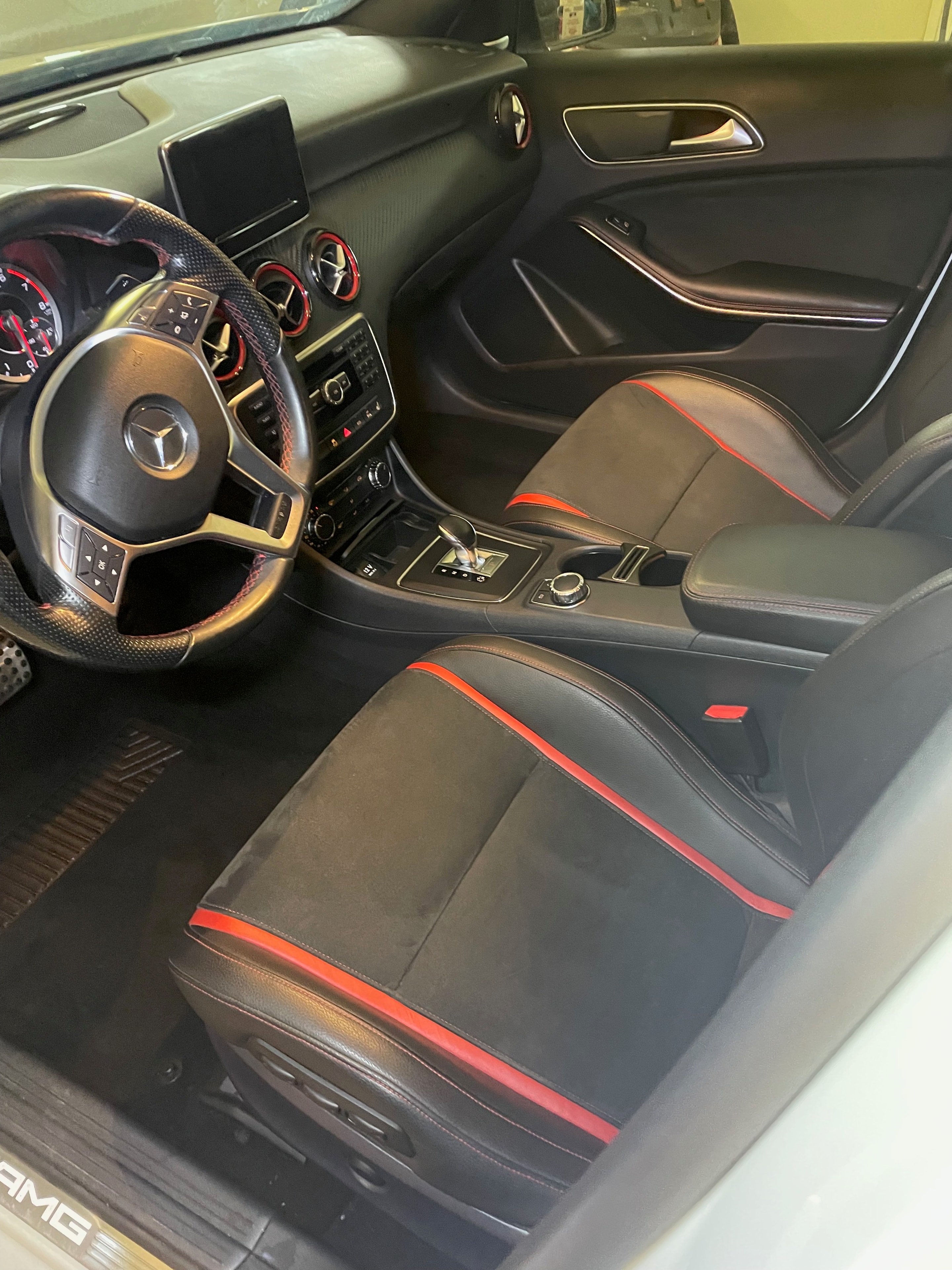 Nachher – Mercedes-AMG Showroom-Niveau