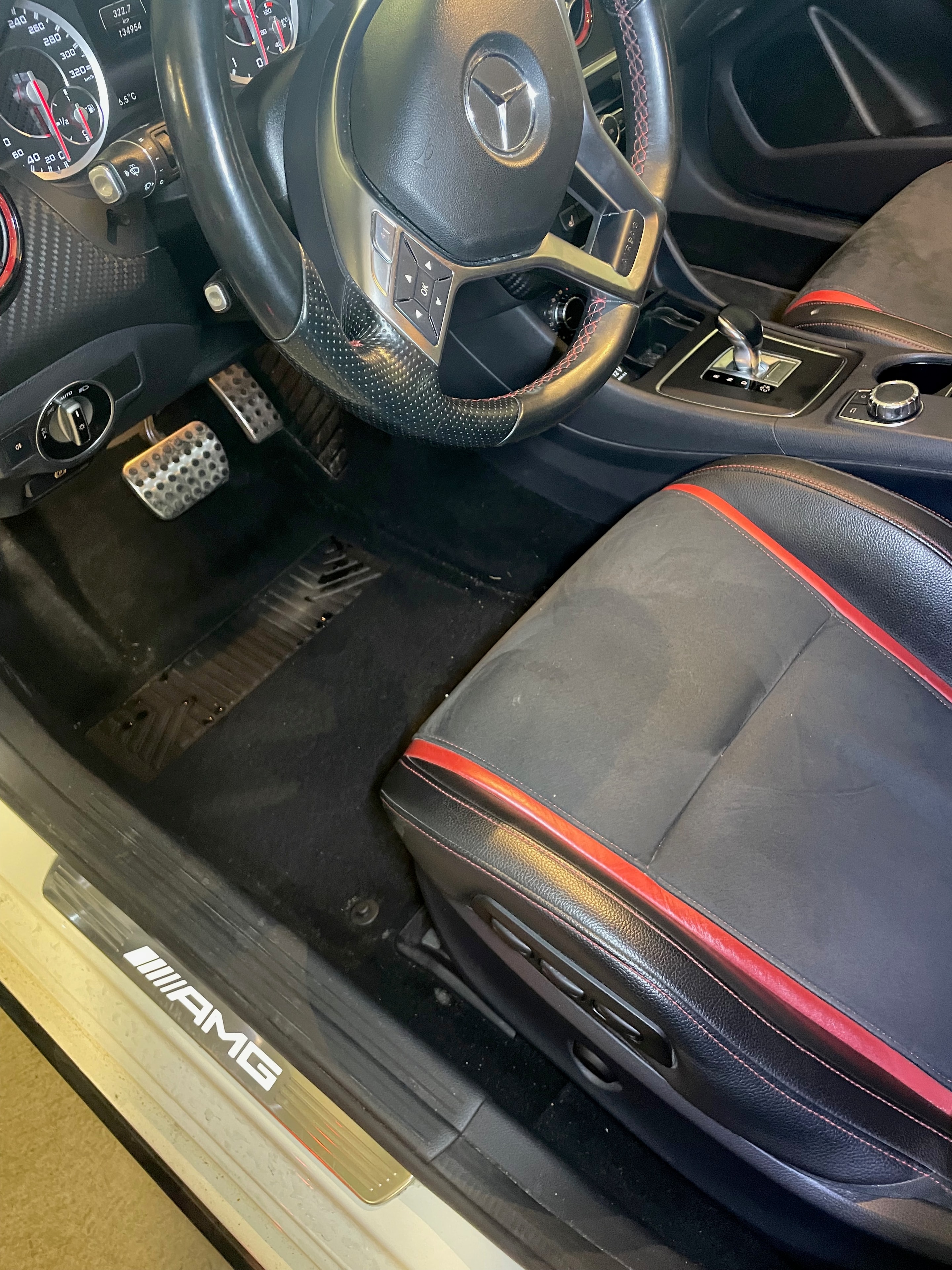 Vorher – Mercedes-AMG Innenraum